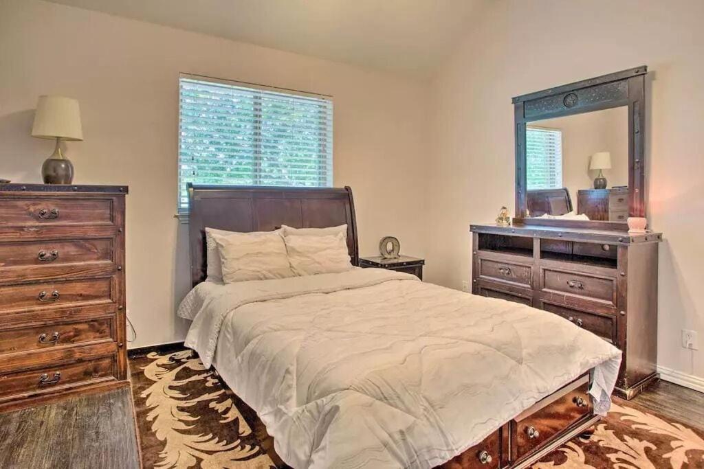 Heated Pool, Pool Table, Hot Tub, Home Theatre, Guest House, Basketball Court, Sleeps-20 อัลเลน ภายนอก รูปภาพ