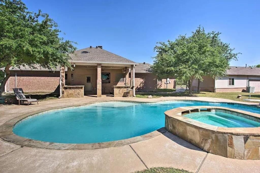 Heated Pool, Pool Table, Hot Tub, Home Theatre, Guest House, Basketball Court, Sleeps-20 อัลเลน ภายนอก รูปภาพ