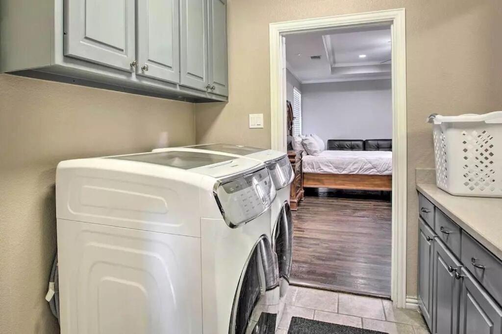 Heated Pool, Pool Table, Hot Tub, Home Theatre, Guest House, Basketball Court, Sleeps-20 อัลเลน ภายนอก รูปภาพ