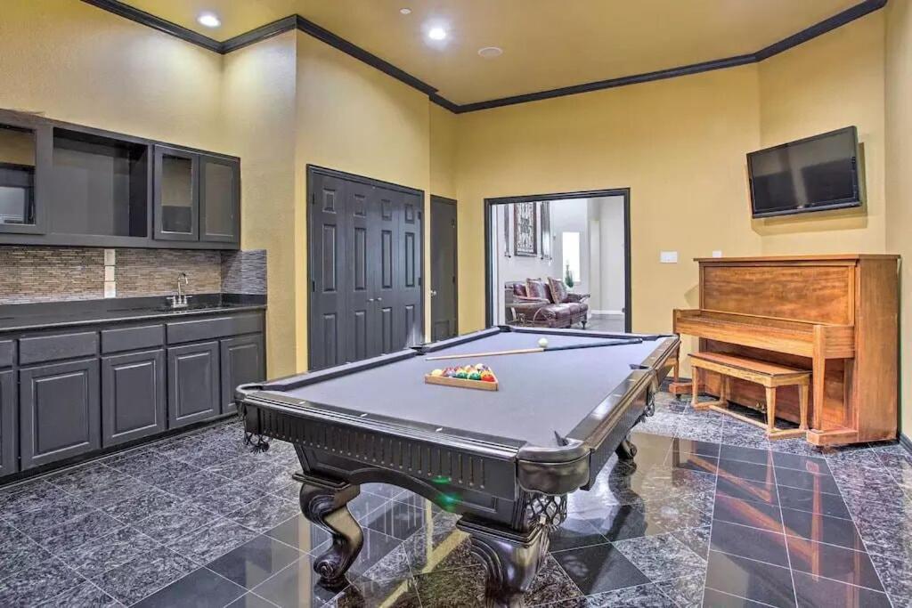 Heated Pool, Pool Table, Hot Tub, Home Theatre, Guest House, Basketball Court, Sleeps-20 อัลเลน ภายนอก รูปภาพ