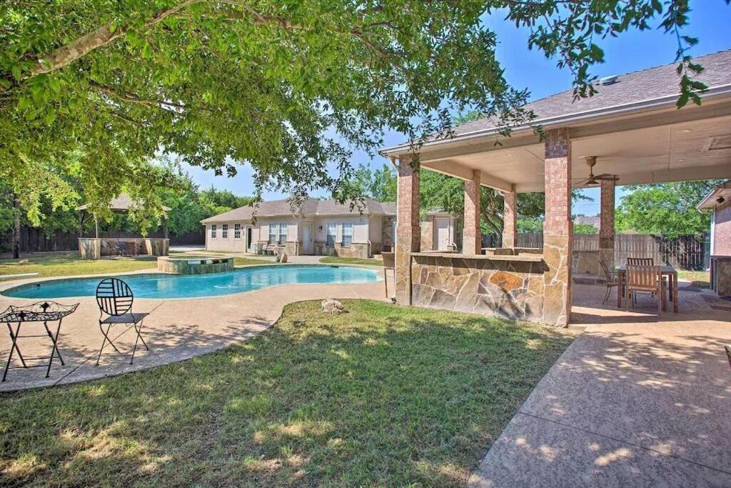 Heated Pool, Pool Table, Hot Tub, Home Theatre, Guest House, Basketball Court, Sleeps-20 อัลเลน ภายนอก รูปภาพ