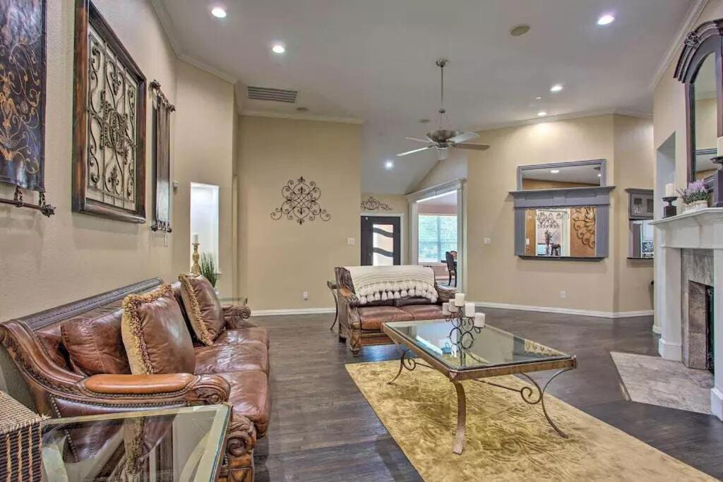 Heated Pool, Pool Table, Hot Tub, Home Theatre, Guest House, Basketball Court, Sleeps-20 อัลเลน ภายนอก รูปภาพ